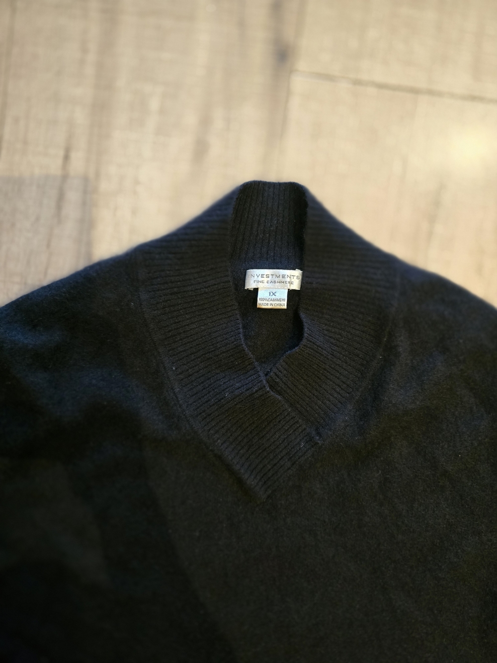 Investments Black V-Neck Ribbed Collar Sweater 100% Cashmere